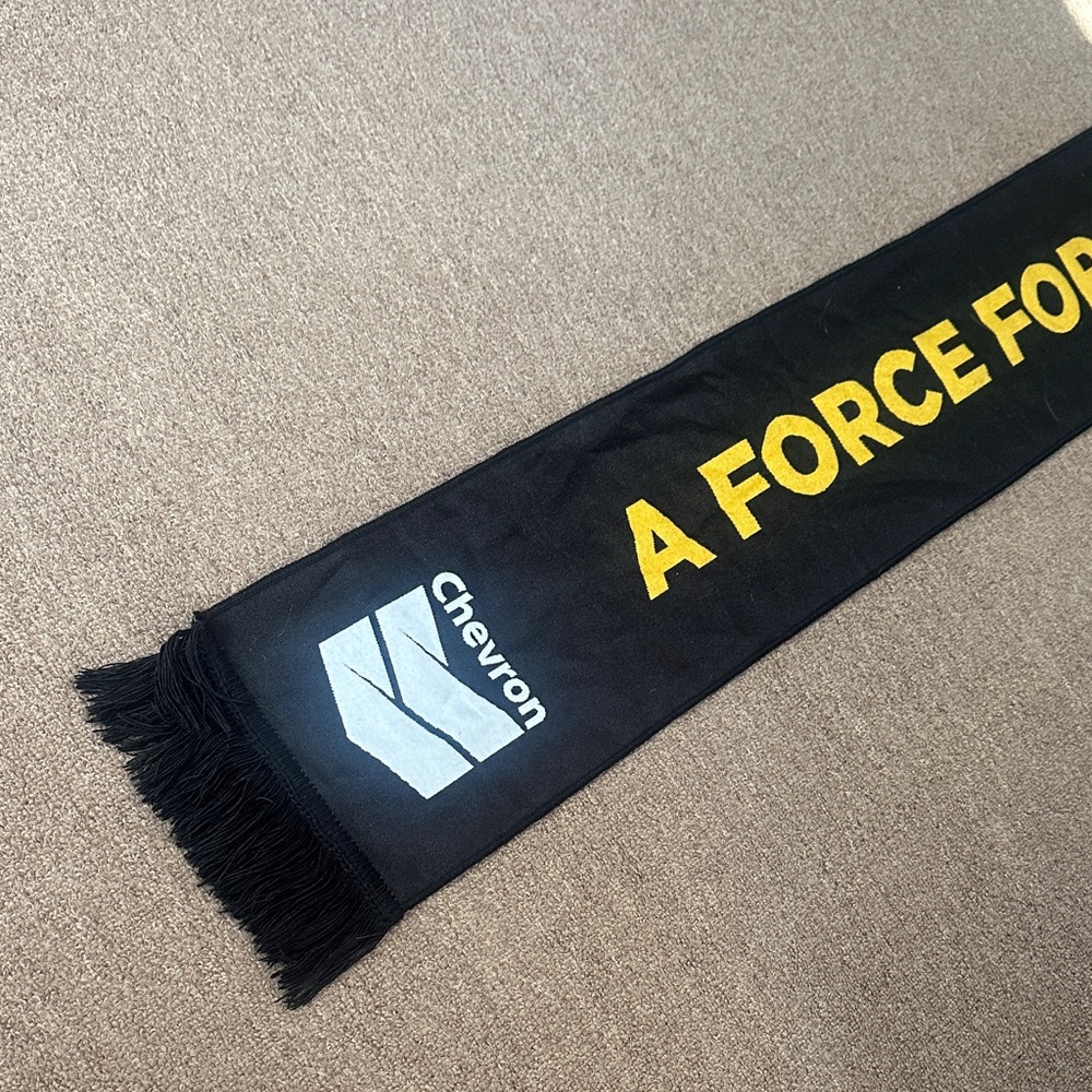LAFC/Chevron promotional Black and Yellow Cityscape unisex Scarf - Picture 9 of 13